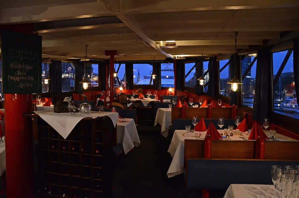 Hamburg-Feuerschiff-Innen Restaurant im Feuerschiff